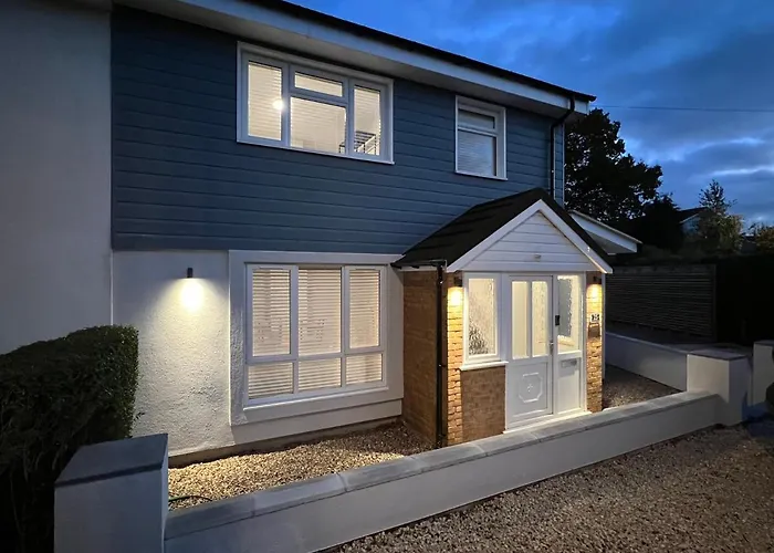 Immaculate Newly Refurbished 4 Bed House