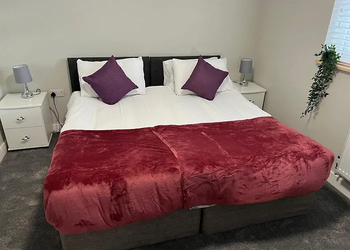 Immaculate Newly Refurbished 4 Bed House