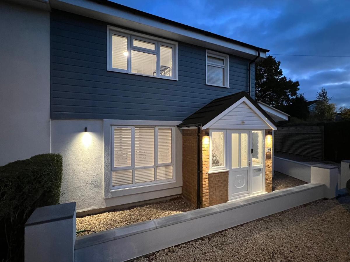 Immaculate Newly Refurbished 4 Bed House Сasa de vacaciones Nottingham